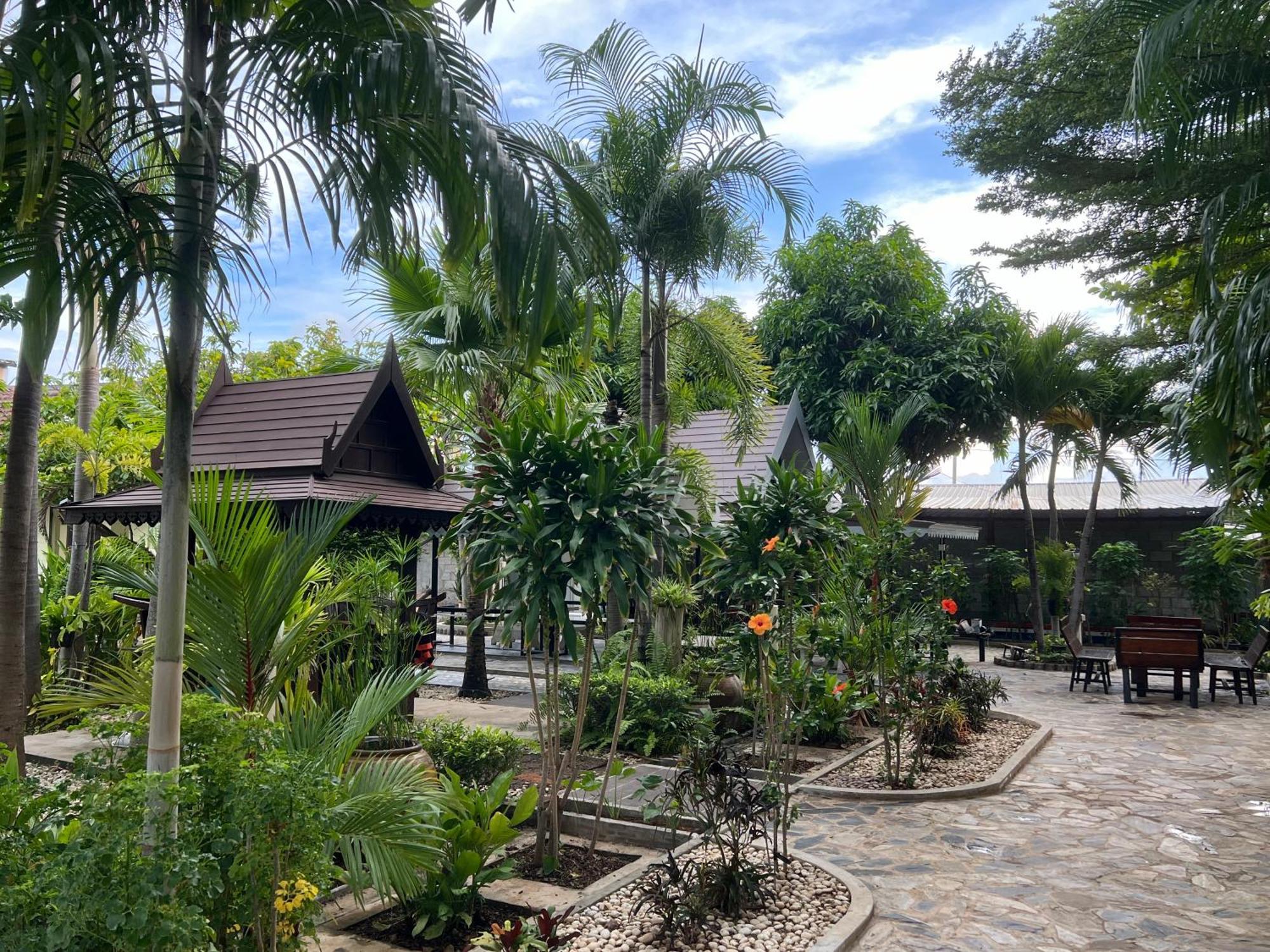 Suanpai Resort Саттахіп Екстер'єр фото