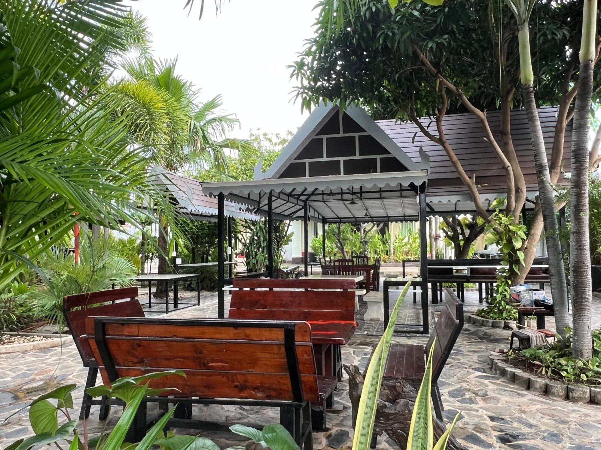 Suanpai Resort Саттахіп Екстер'єр фото